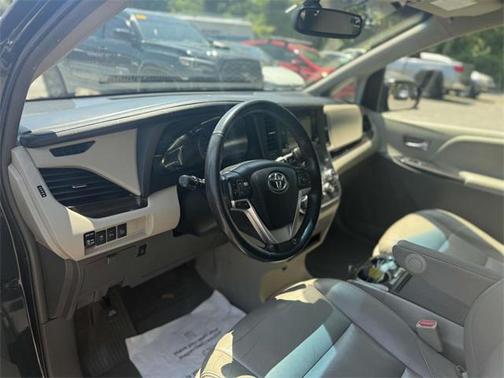 2016 Toyota Sienna XLE