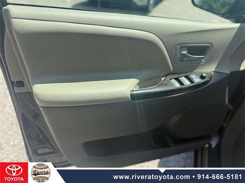 2016 Toyota Sienna XLE