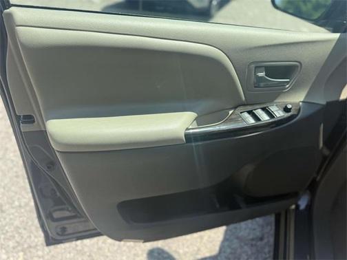 2016 Toyota Sienna XLE