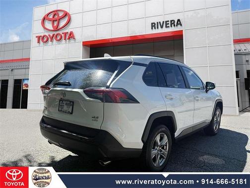 2022 Toyota RAV4 XLE