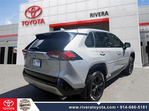2022 Toyota RAV4 Hybrid SE