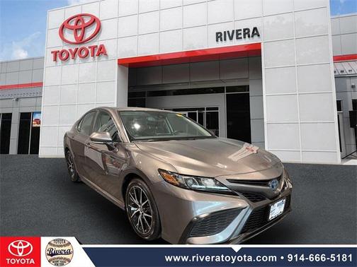 2024 Toyota Camry Hybrid SE