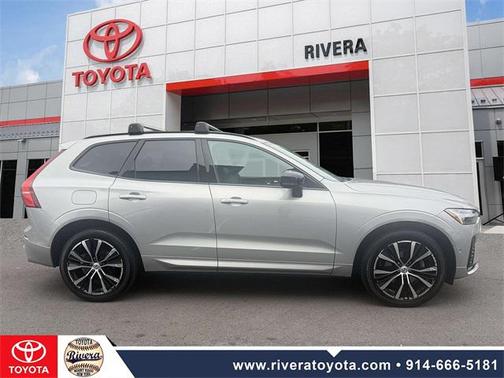 2023 Volvo XC60 B5 Plus Dark Theme