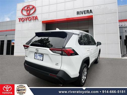 2022 Toyota RAV4 LE