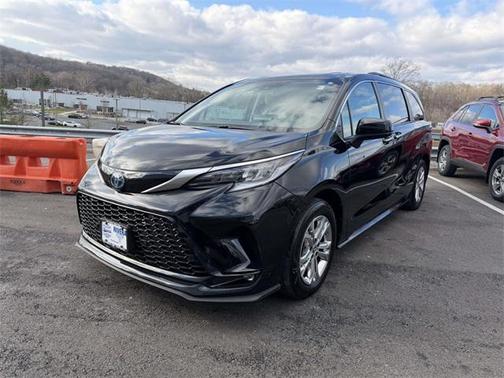 2023 Toyota Sienna XSE 7 Passenger