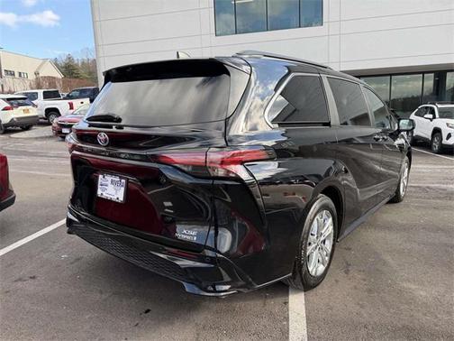 2023 Toyota Sienna XSE 7 Passenger