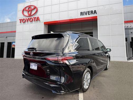 2023 Toyota Sienna XSE 7 Passenger