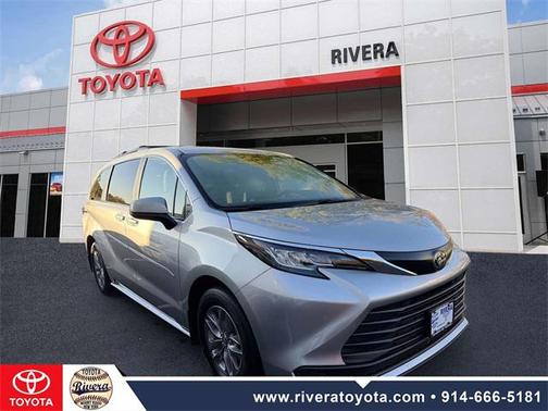 2023 Toyota Sienna LE