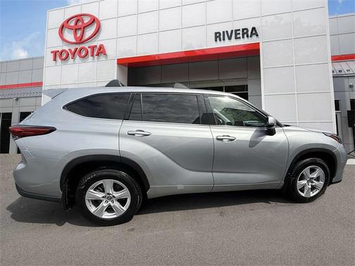 2022 Toyota Highlander LE