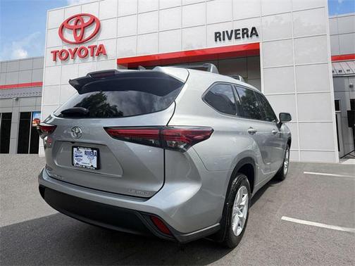 2022 Toyota Highlander LE