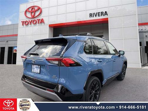 2022 Toyota RAV4 Hybrid SE