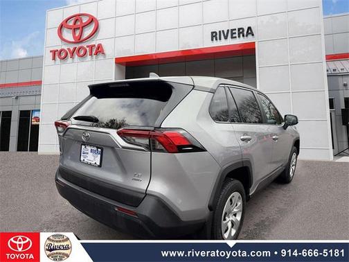 2022 Toyota RAV4 LE