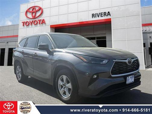 2022 Toyota Highlander LE