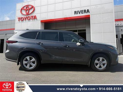 2022 Toyota Highlander LE