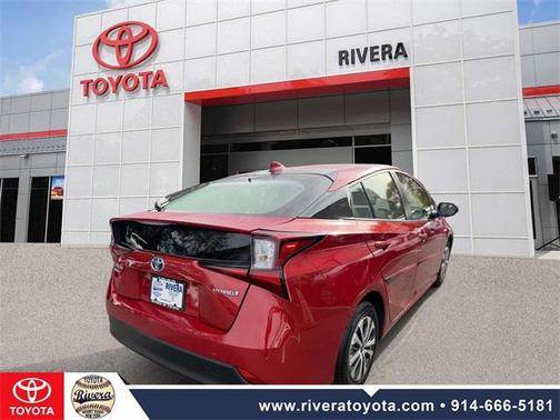 2022 Toyota Prius LE