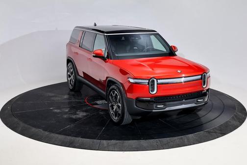 2025 Rivian R1S Adventure