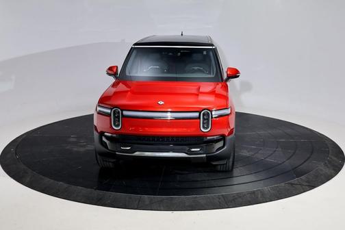 2025 Rivian R1S Adventure