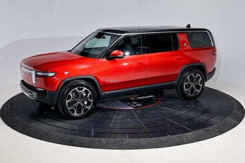 2025 Rivian R1S Adventure
