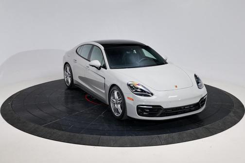 2023 Porsche Panamera 