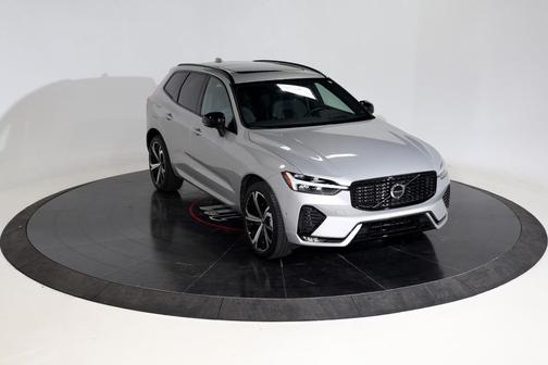 2022 Volvo XC60 B6 R-Design
