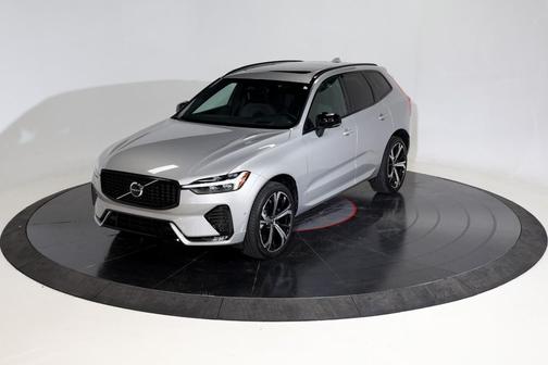 2022 Volvo XC60 B6 R-Design
