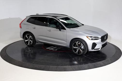 2022 Volvo XC60 B6 R-Design