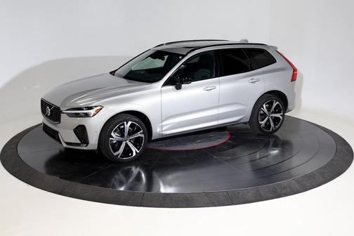 2022 Volvo XC60 B6 R-Design