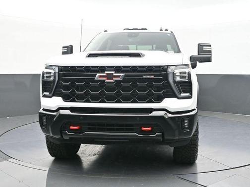 Summit White 2026 Chevrolet Silverado 2500 ZR2
