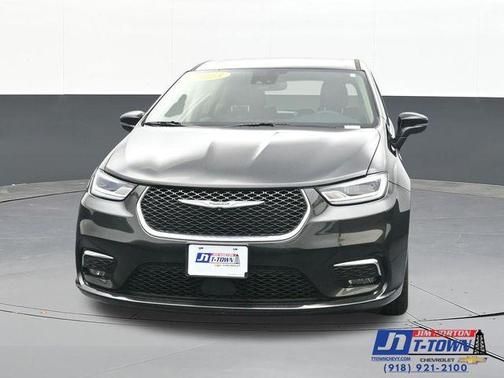Brilliant Black Crystal Pearlcoat 2023 Chrysler Pacifica Hybrid Touring L