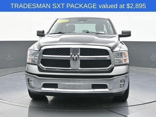 Brilliant Black Crystal Pearlcoat 2019 RAM 1500 Classic Tradesman