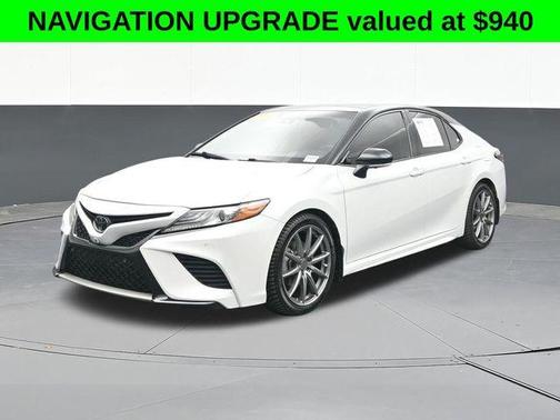 Super White 2018 Toyota Camry XSE