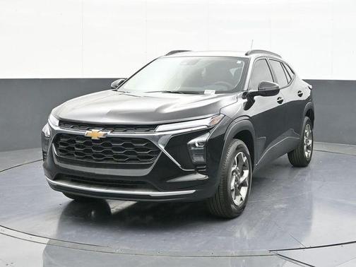 Mosaic Black Metallic 2026 Chevrolet Trax LT