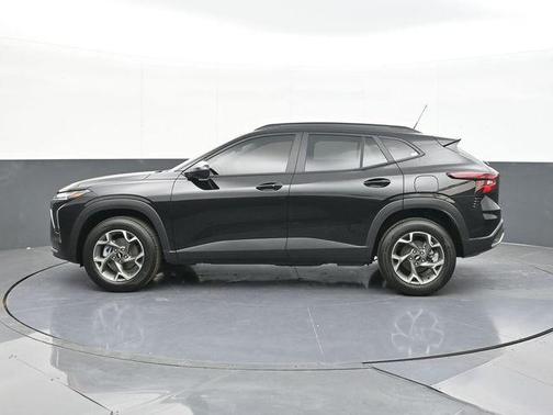 Mosaic Black Metallic 2026 Chevrolet Trax LT
