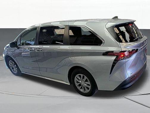 Celestial Silver Metallic 2021 Toyota Sienna LE