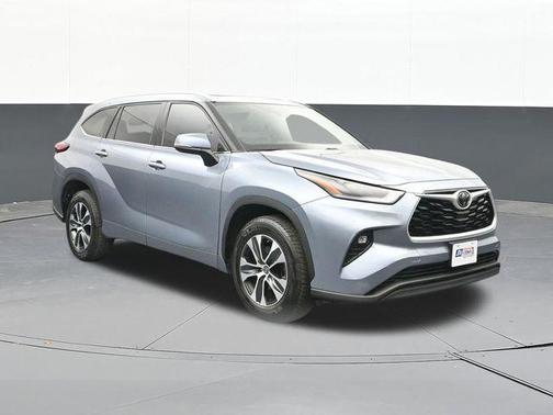 Silver 2021 Toyota Highlander XLE