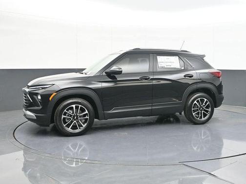 Mosaic Black Metallic 2026 Chevrolet Trailblazer LT