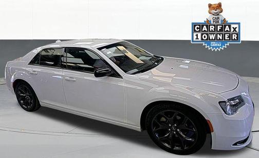 Bright White Clearcoat 2022 Chrysler 300 Touring