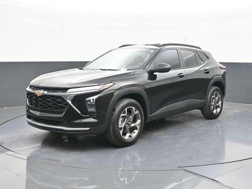 Mosaic Black Metallic 2026 Chevrolet Trax LT