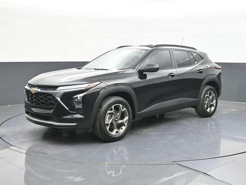 Mosaic Black Metallic 2026 Chevrolet Trax LT