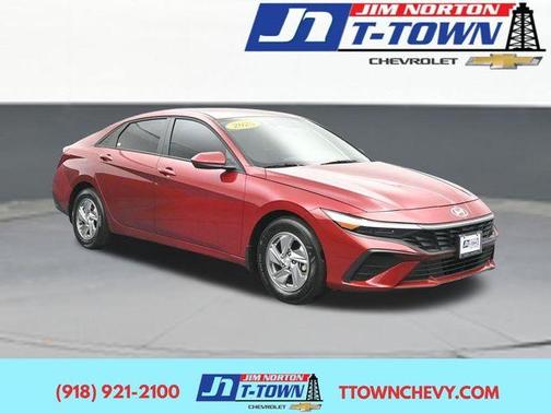 Red 2025 Hyundai ELANTRA SE