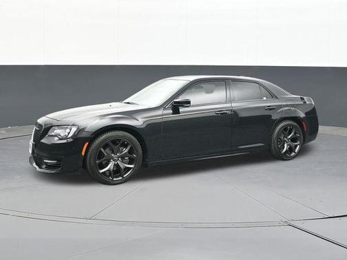 2022 Chrysler 300 Touring L