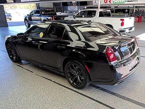 2022 Chrysler 300 Touring L