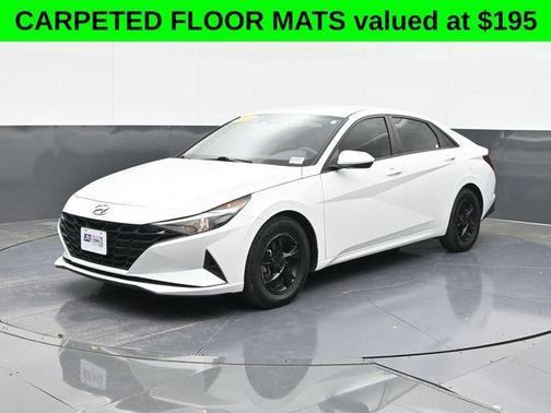 2022 Hyundai ELANTRA SE