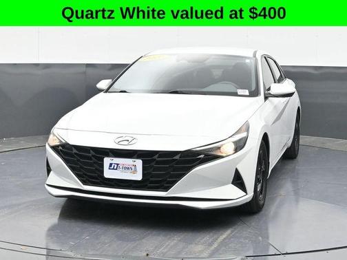 2022 Hyundai ELANTRA SE