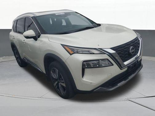 White 2022 Nissan Rogue SL