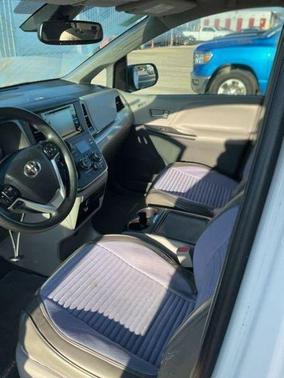 2019 Toyota Sienna LE
