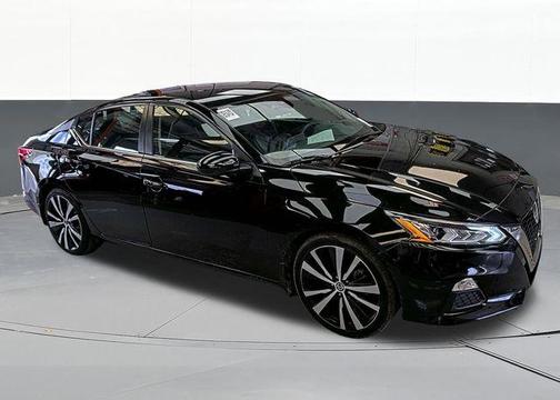 Black 2022 Nissan Altima 2.5 SR