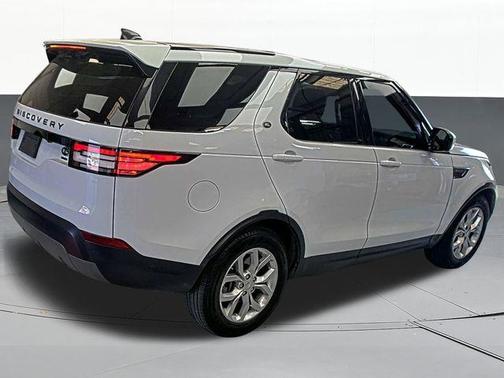 Fuji White 2019 Land Rover Discovery SE