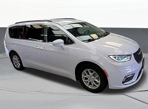 Bright White Clearcoat 2022 Chrysler Pacifica Touring-L