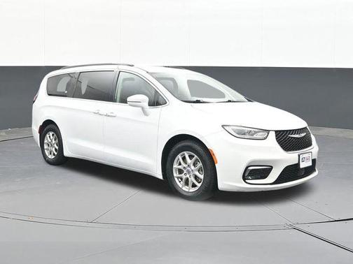Bright White Clearcoat 2022 Chrysler Pacifica Touring-L